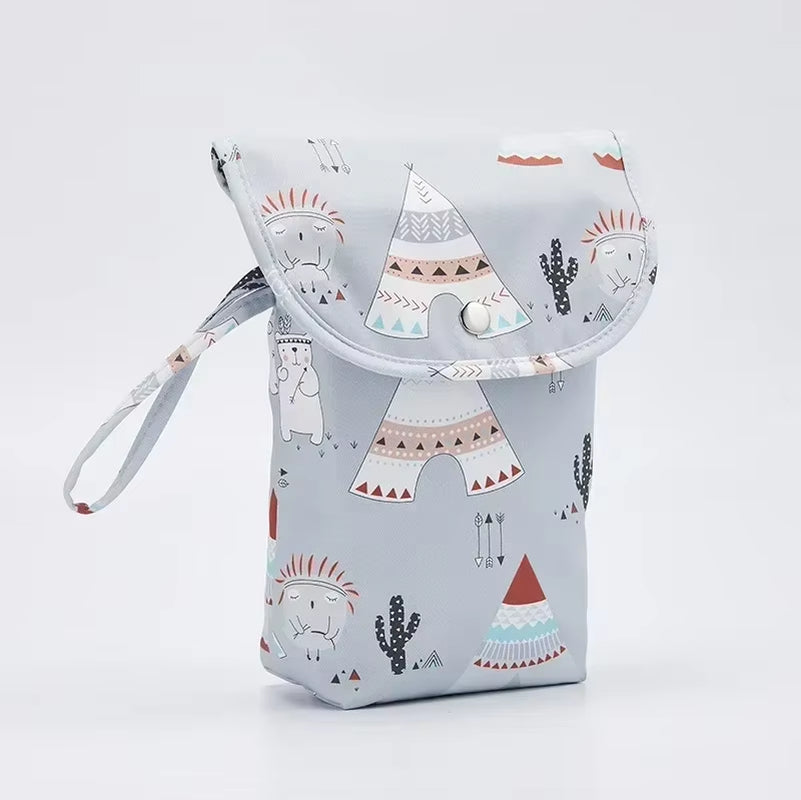 New Waterproof and Reusable Baby Diaper Bag Baby Handbag Large Capacity Mommy Diaper Storage Bag Carrying Bag for Going Out